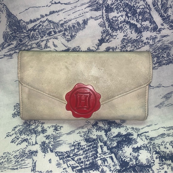Harry Potter Hogwarts Letter Bi-Fold Wallet And Travel Pouch - Picture 2 of 13